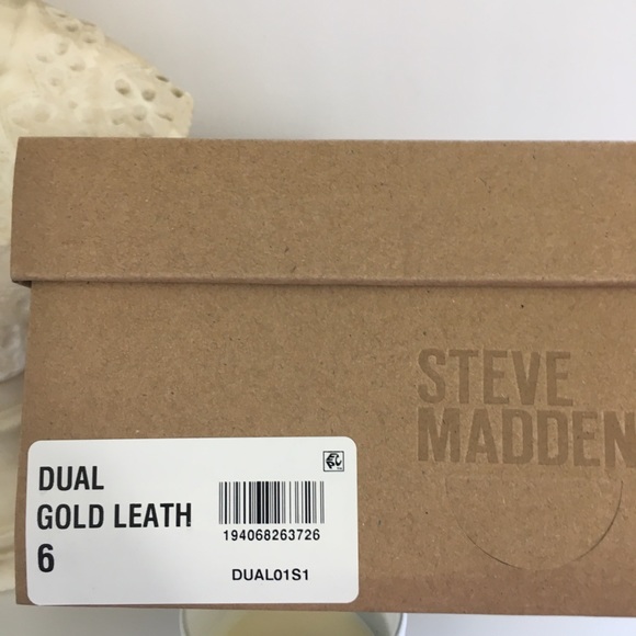 Steve Madden Dual Flat Gold Leather Sandal - Picture 7 of 7